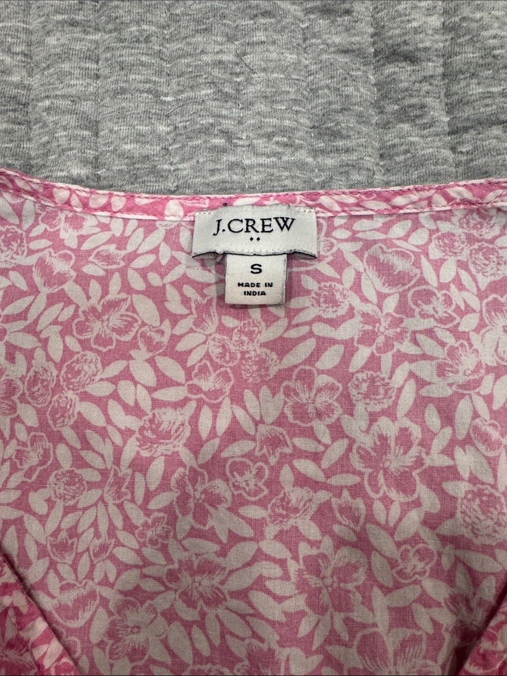 J. Crew 100% cotton puff sleeve v neck pink & white floral print blouse Sz S - Picture 3 of 8